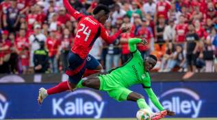 El resultado deja un sabor agridulce para Nacional que dejó escapar la victoria en los últimos minutos, mientras que Medellín celebró el empate como un triunfo. Foto: Manuel Saldarriaga Quintero.
