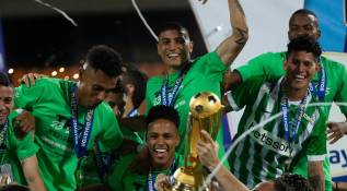 Los disturbios se registraron en la tribuna norte del estadio, zona ocupada por seguidores del Deportivo Independiente Medellín. Foto Camilo Suárez