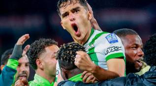 Quien parece que no supo manejar la frustración fue el arquero uruguayo Washington Aguerre, quien al final del encuentro terminó peleando con Mateus Uribe, a quien, en las imágenes de televisión, se vio que le intentó meter la toalla que tenía por la boca. Foto: Manuel Saldarriaga Quintero