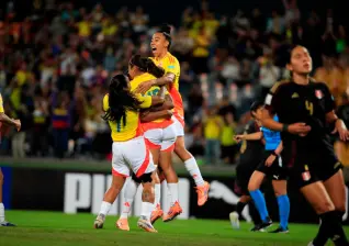 Leicy Santos marcó, de penal, a los tres minutos y Colombia ya le gana a Perú, en el Atanasio Girardot, por la Liga de Naciones. FOTO JUAN ANTONIO SÁNCHEZ