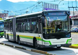 Estos buses comenzarían a circular en vías de San Antonio de Prado como complemento al metrocable. FOTO CAMILO SUÁREZ
