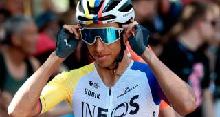 Egan Bernal se prepara para su participación en el Giro de Italia. FOTO @INEOSGrenadiers