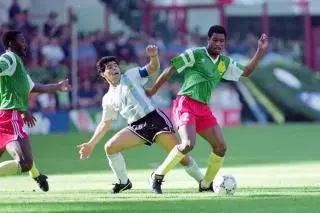 Argentina y Camerún, en Italia 90, fue de las sorpresas más recordadas en los mundiales. FOTO GETTY