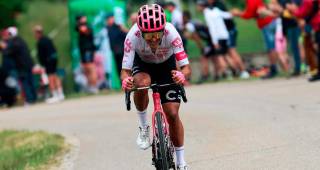 El ecuatoriano Richard Carapaz, ganador de la etapa 11 del Giro de Italia. FOTO @EFprocycling