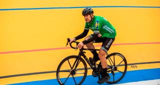 Martín Cochise Rodríguez también es asiduo visitante de la pista del velódromo que lleva su nombre. FOTO CAMILO SUÁREZ