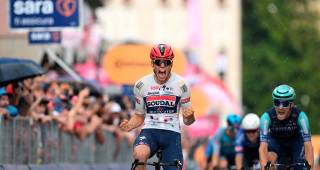 El corredor Paul Magnier fue el ganador, al sprint de la etapa 18 del Giro de Italia. El mejor colombiano fue Egan Bernal. FOTO GETTY