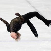 El patinador sobre hielo estadounidense Ilia Malinin, de 21 años, realizó un giro mortal en los Juegos Olímpicos de Invierno 2026. Foto: Getty