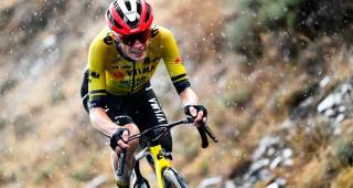 Este es el momento en el que Jonas Vingegaard cruza la meta como ganador de la quinta etapa de la Vuelta a Cataluña. FOTO: Getty