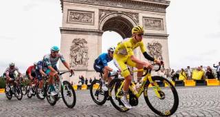 Tadej Pogacar, de 27 años y ya es considerado, por muchos, como el mejor ciclista de la historia. FOTO: AFP