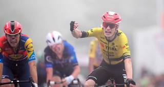 Jonas Vingegaard ganó la segunda etapa de la Vuelta a España y Egan Bernal llegó cuarto