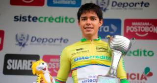 Jerónimo Calderón añadió un nuevo título a su palmarés este año. Además de ganar la Vuelta, fue campeón panamericano en Uruguay y del Novato de Oro Juvenil en Armenia. FOTO CORTESÍA FEDECICLISMO