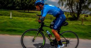 Juan José Florían en competencia durante los campeonatos nacionales de paraciclismo en Bogotá, evento realizado por la Federación de Ciclismo de Colombia. FOTO GETTY 