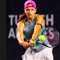 La antioqueña Emiliana Arango arrancó su presencia en el WTA 500 de Mérida, con triunfo y este jueves disputará los octavos de final en México. FOTO CORTESÍA FEDECOLTENIS 