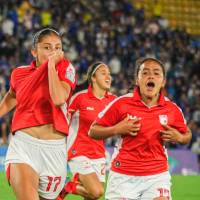 Las jugadoras de Santa Fe no podrán usar El Campín para el duelo de ida de la final de la Liga Femenina, y la Dimayor anunció que el partido se jugará en Tunja. FOTO TOMADA X@LeonasSantaFe