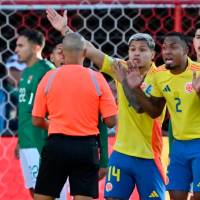 El técnico Néstor Lorenzo tiene alternativas para cambiarle la cara a la Selección de cara al Mundial, pero debe decidir si toca o no la base. FOTO AFP