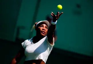 La estadounidense Serena Williams será rival de la colombiana Camila Osorio, en el cuadro de dobles femenino del Grand Slam de Wimbledon. FOTO GETTY 