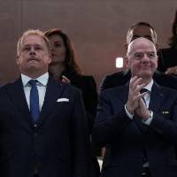 El presidente Gianni Infantino (centro) ha recorrido casi 32.000 kilómetros en los primeros días del Mundial. Foto: Xinhua