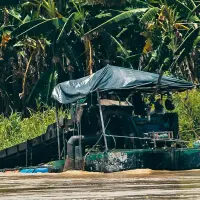La Policía Antioquia ha destruido 154 dragas y dragones este año en el departamento, pero las estructuras criminales las reponen rápidamente y recuperan la inversión en pocos días. FOTO CAMILO SUÁREZ