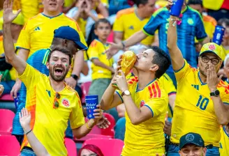 Los colombianos han llevado la fiesta y el fervor patrio a México dónde arrancó la participación de la Selección en el Mundial de Norteamérica. FOTO JUAN ANTONIO SÁNCHEZ 