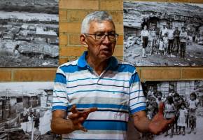 La exposición reúne 20 fotos, casi todas inéditas, que Édgar Jiménez hizo sobre la vida en el barrio Moravia, cuando era un basurero. Foto Cortesía Édgar Jiménez, “el Chino”. 