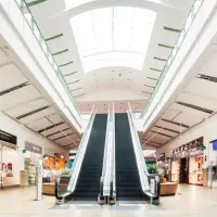 En una de las escaleras del Parque Comercial El Tesoro, en El Poblado, ocurrió la caída de María Cristina Andrade Monje, de 76 años. FOTO: ARCHIVO