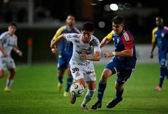 Volvió el fútbol internacional a Venezuela, tras los dos devastadores terremotos que dejó miles de víctimas, se jugó el duelo por Copa Sudamericana entre Universidad Central de Venezuela Fútbol Club y Santos. FOTO TOMADA X@Sudamericana