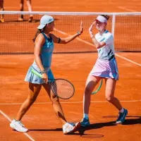 La antioqueña Emiliana Arango junto a la suiza Simona Waltert disputarán la final de dobles en Suecia. FOTO CORTESÍA Swedish Open Instagram