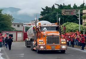 Las primeras cisternas con GLP cruzaron la frontera por el puente internacional Simón Bolívar. FOTO: CORTESÍA