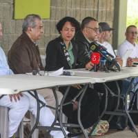 Freyner Alfonso Ramírez García, alias, ‘Carlos Pesebre’, Jorge Mejía Martínez y la senadora, Isabel Cristina Zuleta, han sido los voceros frecuentes de la Mesa de Paz Urbana. Foto: Manuel Saldarriaga Quintero.