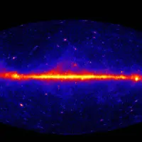 Este es el halo de la materia oscura en el centro de nuestra galaxia detectado por científicos, lo que es compatible con partículas WIMP. FOTO Telescopio Fermi de la NASA