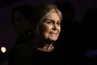 Gloria Steinem, periodista, activista y figura central del movimiento feminista estadounidense, murió el miércoles en su casa de Nueva York a los 92 años. FOTO Getty Images via AFP