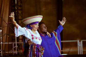 El Parque de los Deseos recibe este fin de semana la Fiesta de la Diversidad Cultural, con conciertos, talleres y juegos para toda la familia. FOTO: Alcaldía de Medellín.