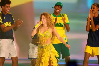 Shakira durante su presentación en el show que brindó en las playas de Copacabana en Río de Janeiro, el sábado anterior hasta la nadrugada del domingo. FOTO GETTY 