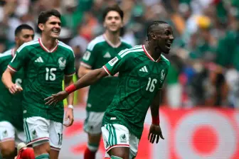 El colombiano Julián Quiñones, quien juega para México y marcó el primer gol del Mundial de Norteamérica, es una de las cartas fuertes de los anfitriones. FOTO AFP
