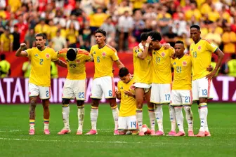 Los jugadores durante la serie de penales ante Suiza en la definición del paso a los cuartos de lugar del Mundial de Norteamérica. FOTO GETTY 