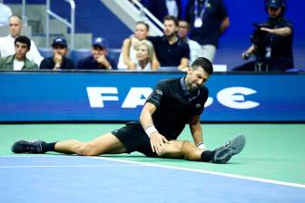 Novak Djokovic sufrió bastante en la jornada del domingo en la que no pudo consolidar su triunfo. Las dolencias lo llevaron a despedirse pronto del US Open. Las lesiones lo han afectado últimamente. FOTO AFP