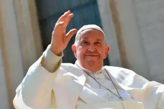 El papa Francisco sigue bajo observación médica y su estado es delicado, pese a que tuvo una mejoría esta noche. FOTO Getty