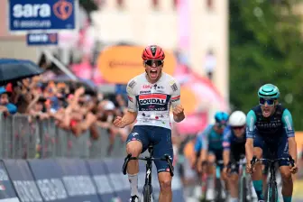 El corredor Paul Magnier fue el ganador, al sprint de la etapa 18 del Giro de Italia. El mejor colombiano fue Egan Bernal. FOTO GETTY