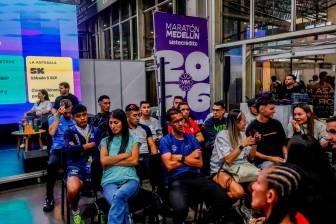 Los atletas élite que estarán en la Maratón Medellín recibieron sus kits para la competencia de este domingo. FOTO CAMILO SUÁREZ 