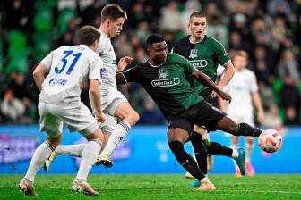 El delantero colombiano Jhon Andrés Córdoba, de uniforme verde y negro, renovó su contrato con el Krasnodar de Rusia. FOTO: Tomada de X @FCKrasnodar