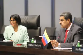 La presidenta interina de Venezuela, Delcy Rodríguez, respondió a las acusaciones de haber traicionado a Nicolás Maduro. FOTO: AFP