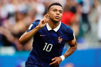 El francés Kylian Mbappé volvió a repetir como Botín de Oro en el Muundial, esta vez con 10 tantos en Norteamérica. FOTO GETTY 