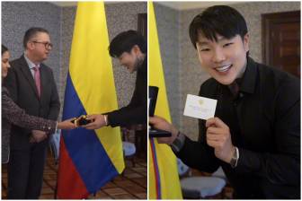 El creador de contenido surcoreano Zion Hwang obtuvo oficialmente una insignia que lo acredita como ciudadano colombiano de manos del Gobierno nacional. FOTO: Captura de video de redes sociales @zionhwang_