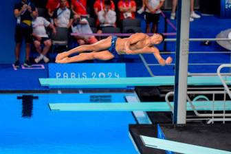 El saltador colombiano Luis Felipe Uribe en acción en la final de los clavados de trampolín 3 metros en Juegos Olímpicos de París. FOTO: Cortesía COC