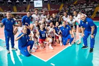 Esta es la Selección Colombia que disputa la Copa Sudamericana de voleibol femenino en Lima, Perú. FOTO CORTESÍA Copa Sudamericana-Lima