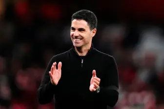 El técnico español Mikel Arteta fue uno de los protagonistas de la temporada porque acabó con la sequía de 22 años sin títulos del Arsenal inglés en la Premier League. GETTY 