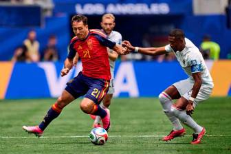 El delantero, Mikel Oyarzabal marcó a los 36 y 89 minutos en la victoria de España ante Austria, para clasificarse a los octavos de final. FOTO TOMADA X@SEFutbol