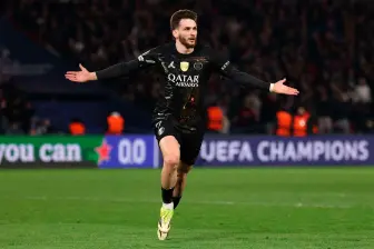 El extremi Khvicha Kvaratskhelia, de Georgia celebra uno de los dos goles que marcó con el PSG ante el Chelsea en la goleada 5-2 en Francia. FOTO TOMADA X@CBSSportsGolazo