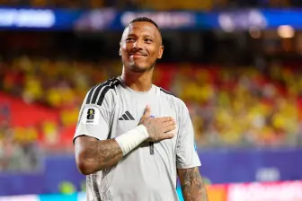 El arquero Eloy Victor Room de 37 años, se convirtió en el Jugador del Partido ante Ecuador, y sus atajadas entraron en la historia de los Mundiales. FOTO TOMADAX @FIFAcom