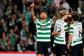 El colombiano Luis Javier Suárez celebra el gol con el que su club, el Sporting de Lisboa empata, parcialmente ante el Torreense, por la final de la Liga de Portugal. FOTO GETTY 